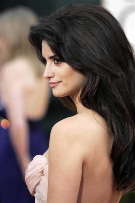 penelope cruz side profile.